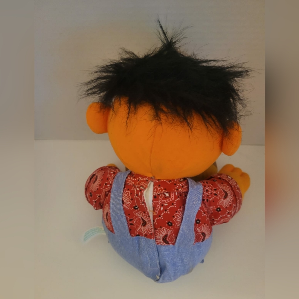 1995 Vintage Tyco Sesame Street Singing Farmer Ernie Plush Doll - Picture 4 of 8